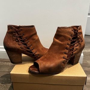 Lucky Brand brown leather used boots size 9.5